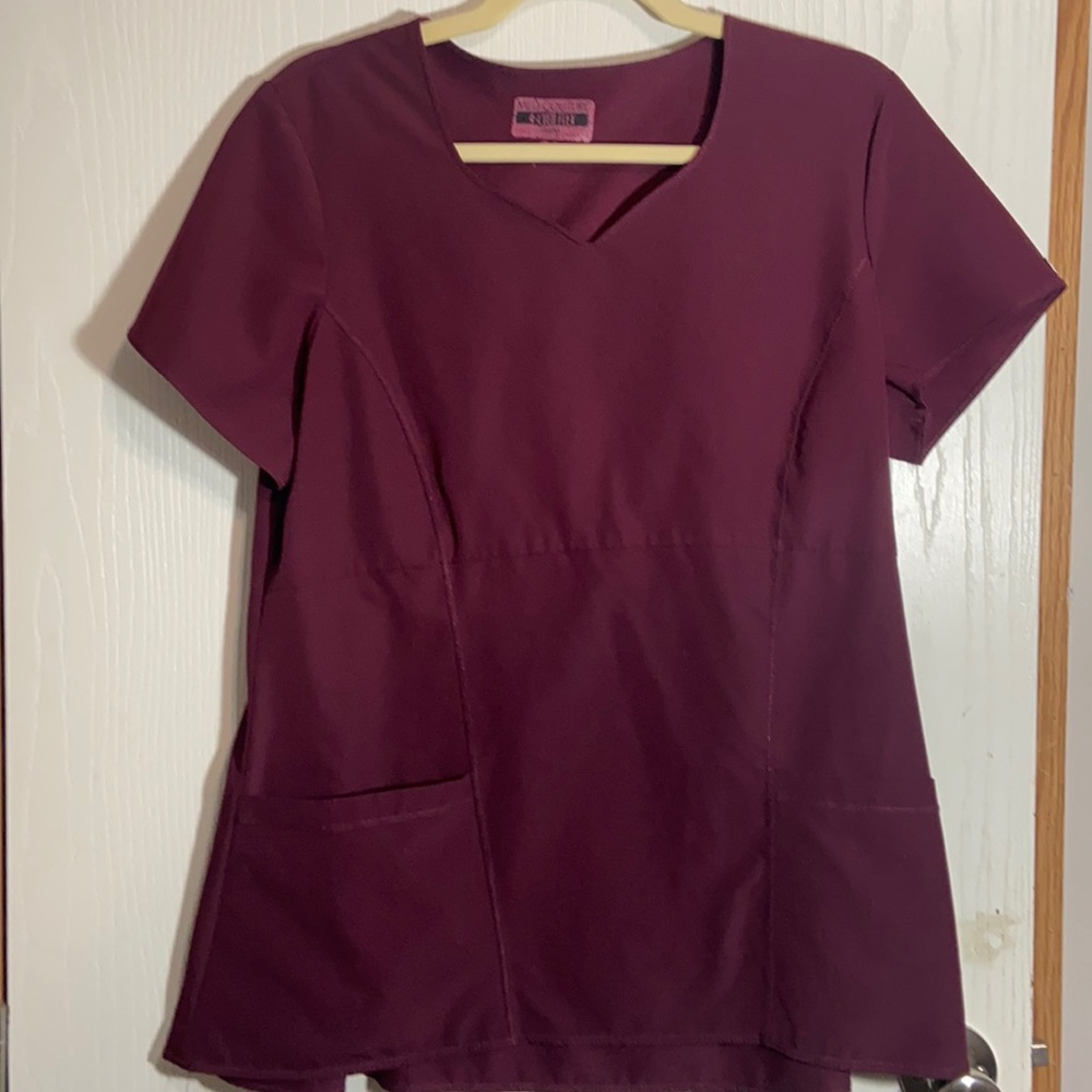 Med couture scrubs top. Size large